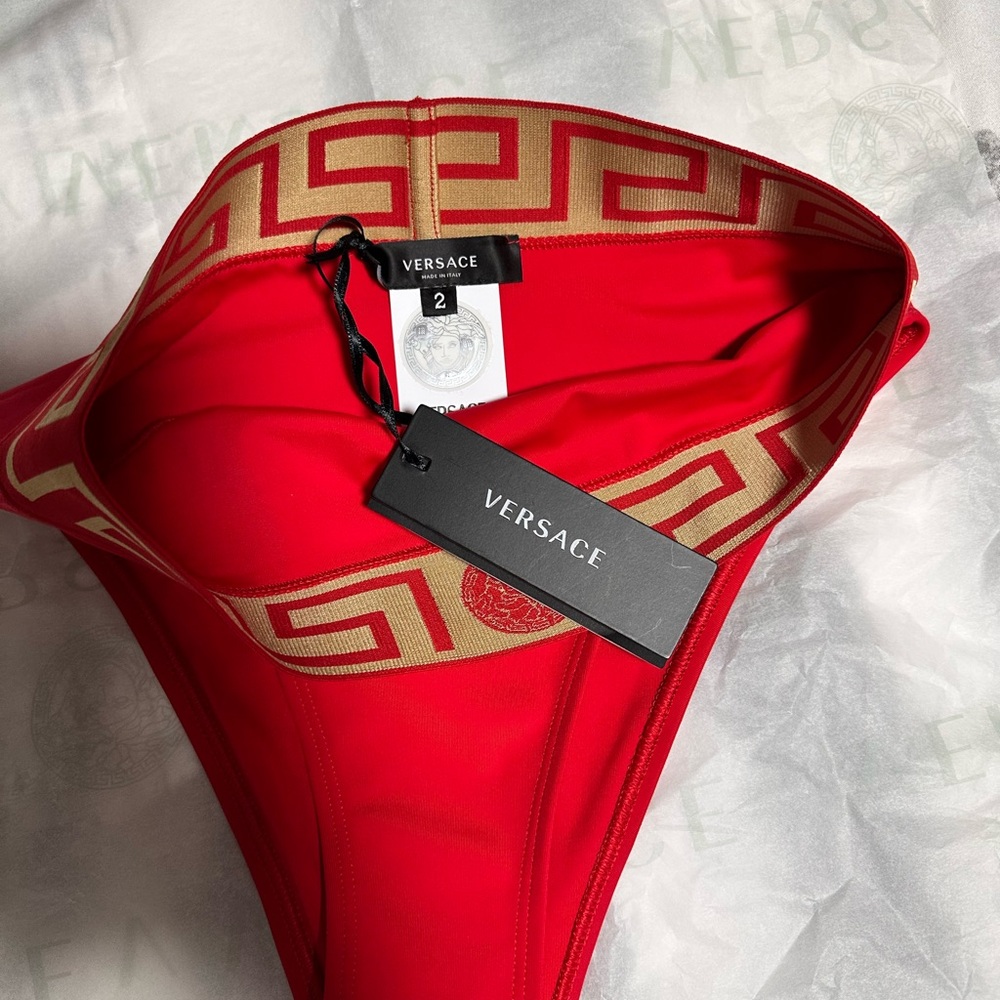 Versace - Picture 2 of 5
